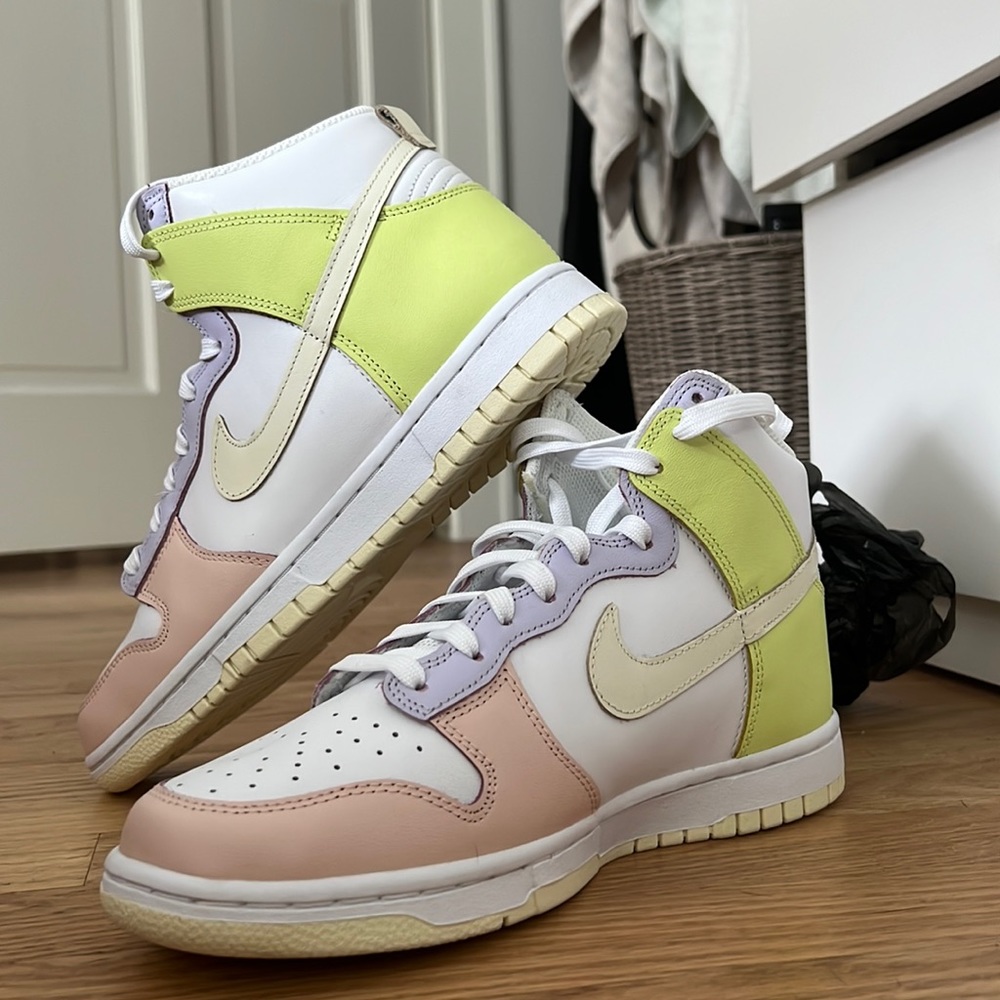 Womens Nike dunk Highs- size: 8.5W